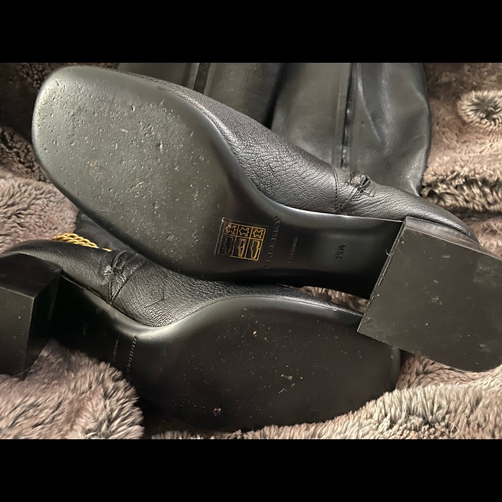 Burberry Link Detail Knee High Leather Boots - Picture 5 of 7